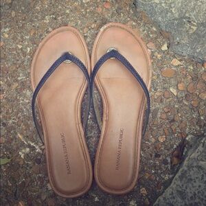 Banana republic flip flop sandals. Navy.